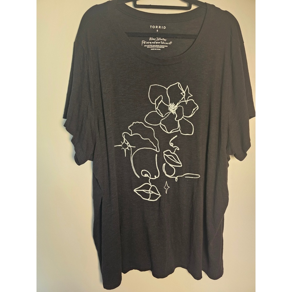 Artistic Minimalist Torrid Graphic Tee Womens 5 Black Embroidered Line Art Face